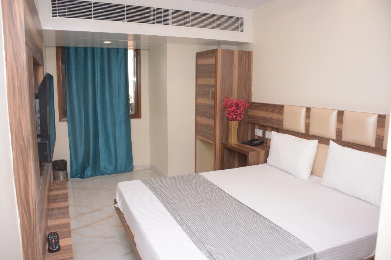 Hotel Golden Oasis Delhi